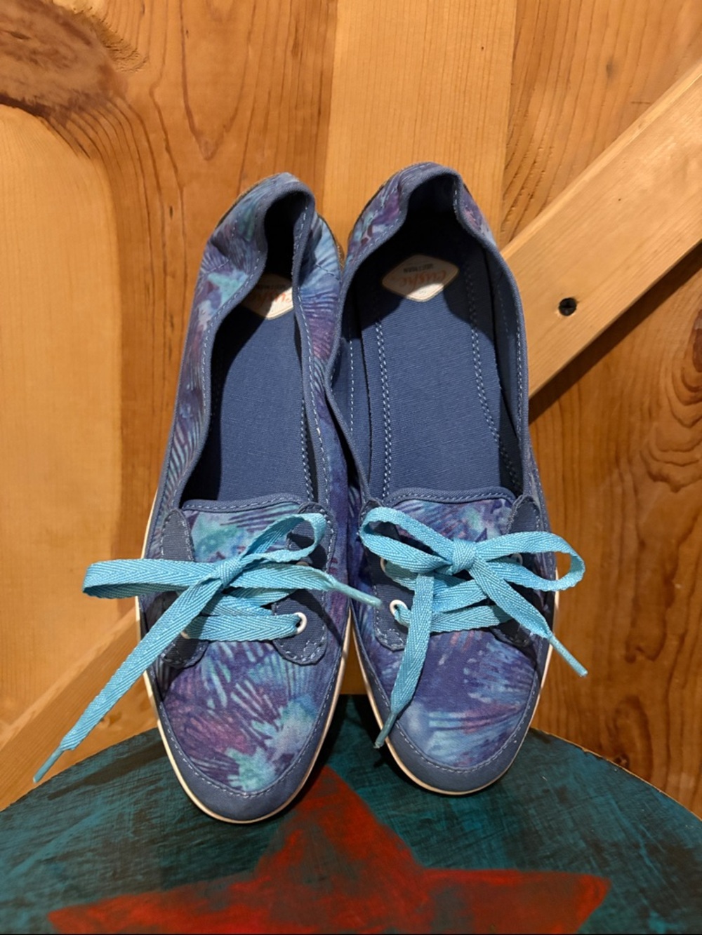 Tie-Dye Blue Print Canvas Women's Lace-Up Cushe Sneakers